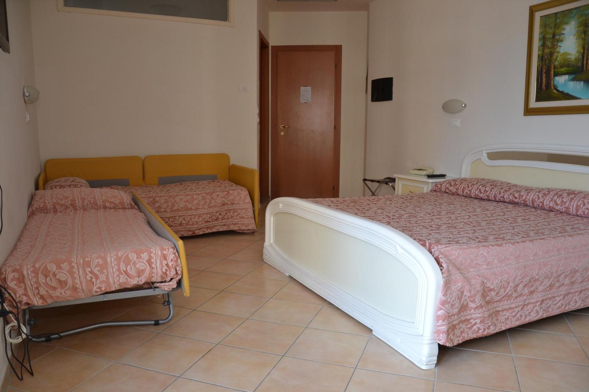 Hotel Perticari Pesaro Esterno foto
