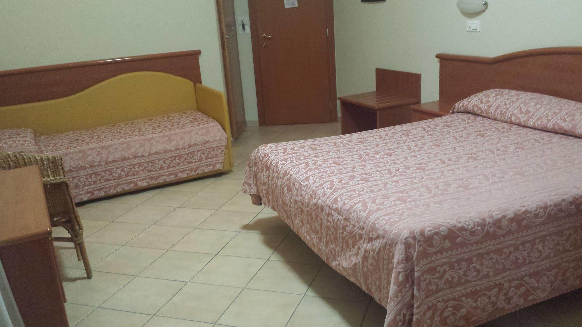 Hotel Perticari Pesaro Esterno foto