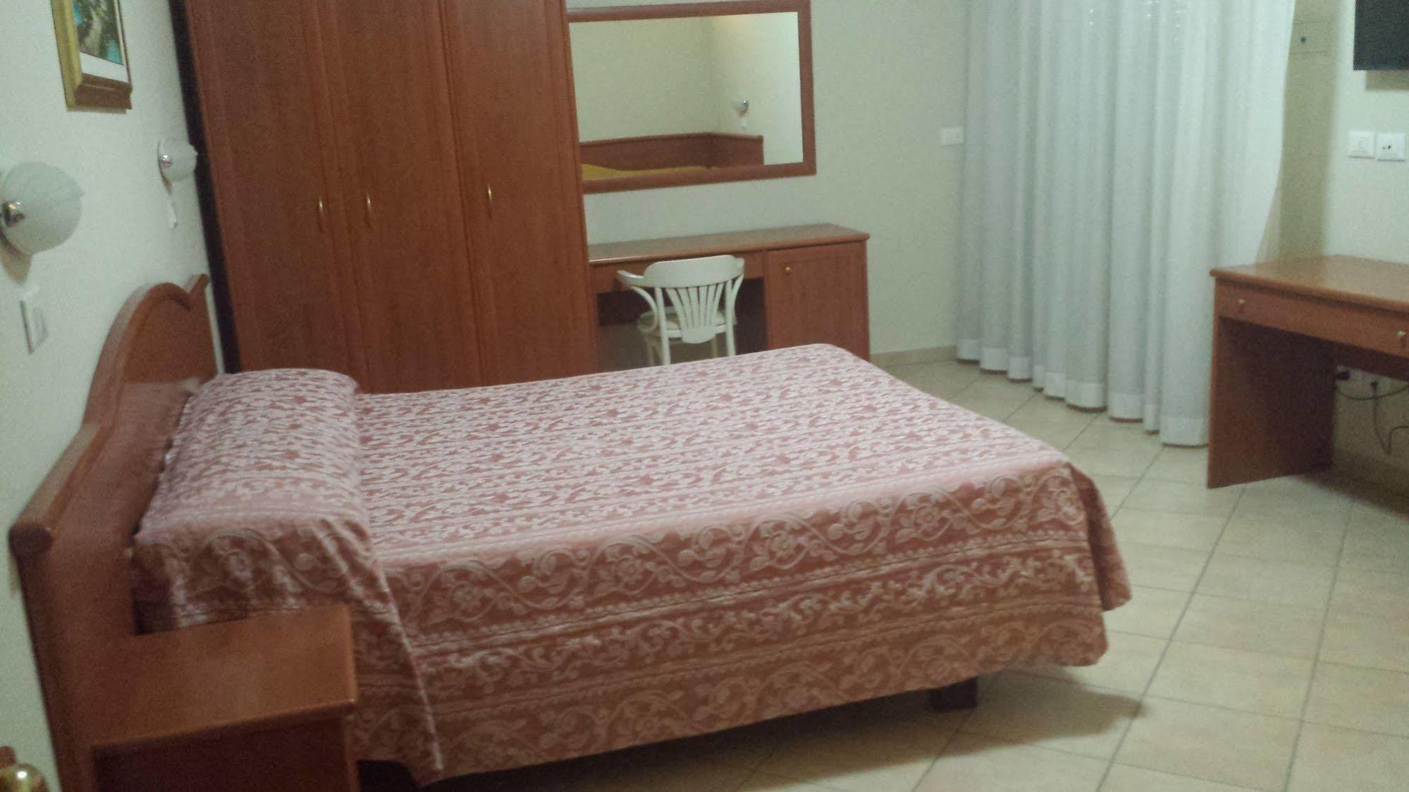 Hotel Perticari Pesaro Esterno foto