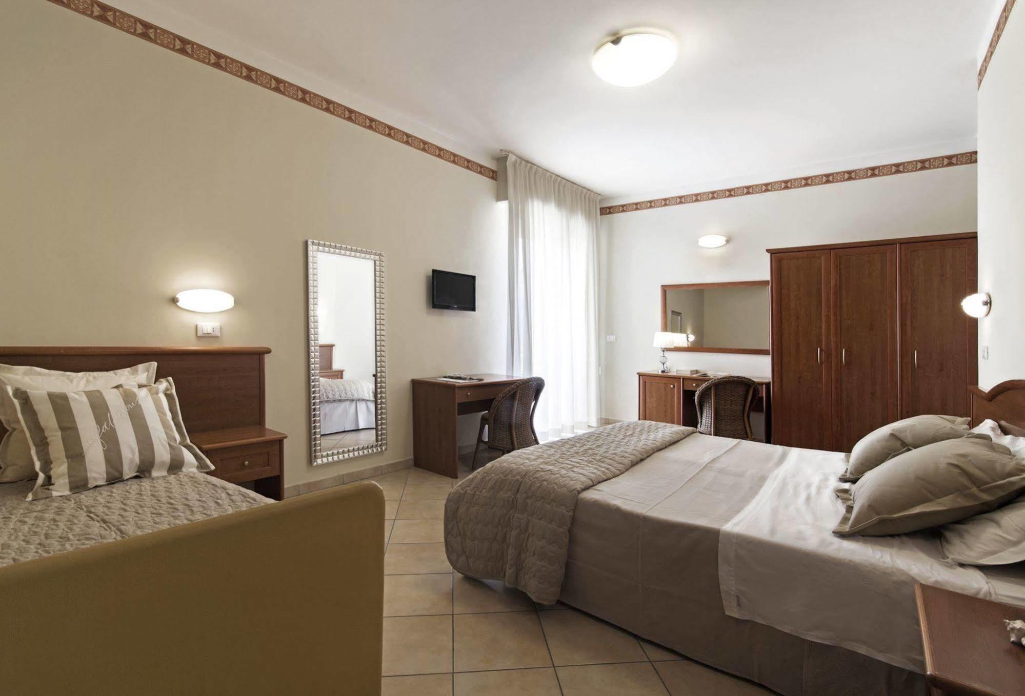 Hotel Perticari Pesaro Esterno foto