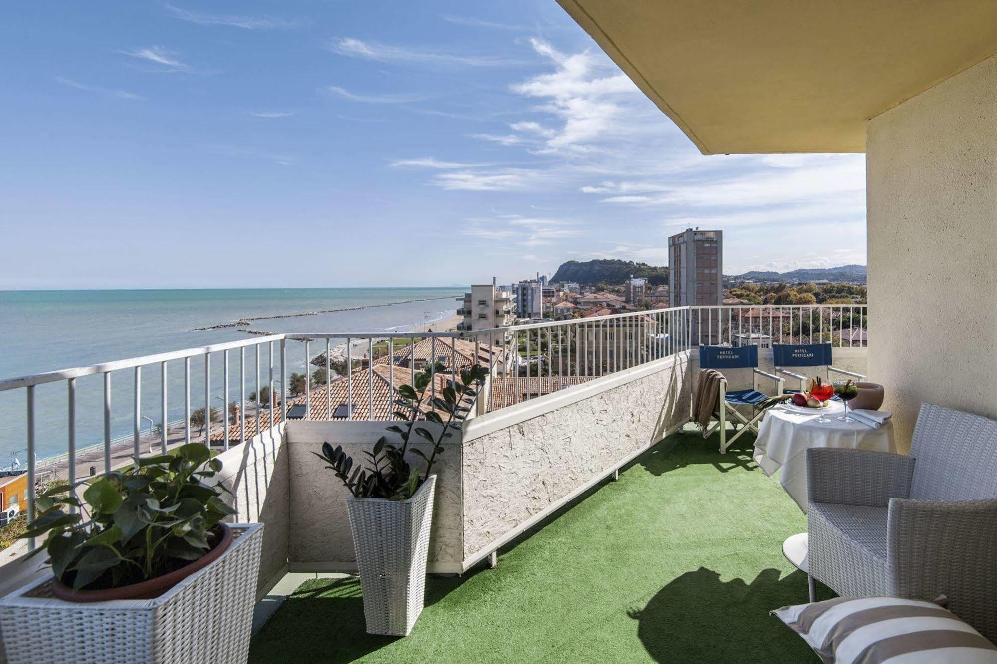 Hotel Perticari Pesaro Esterno foto