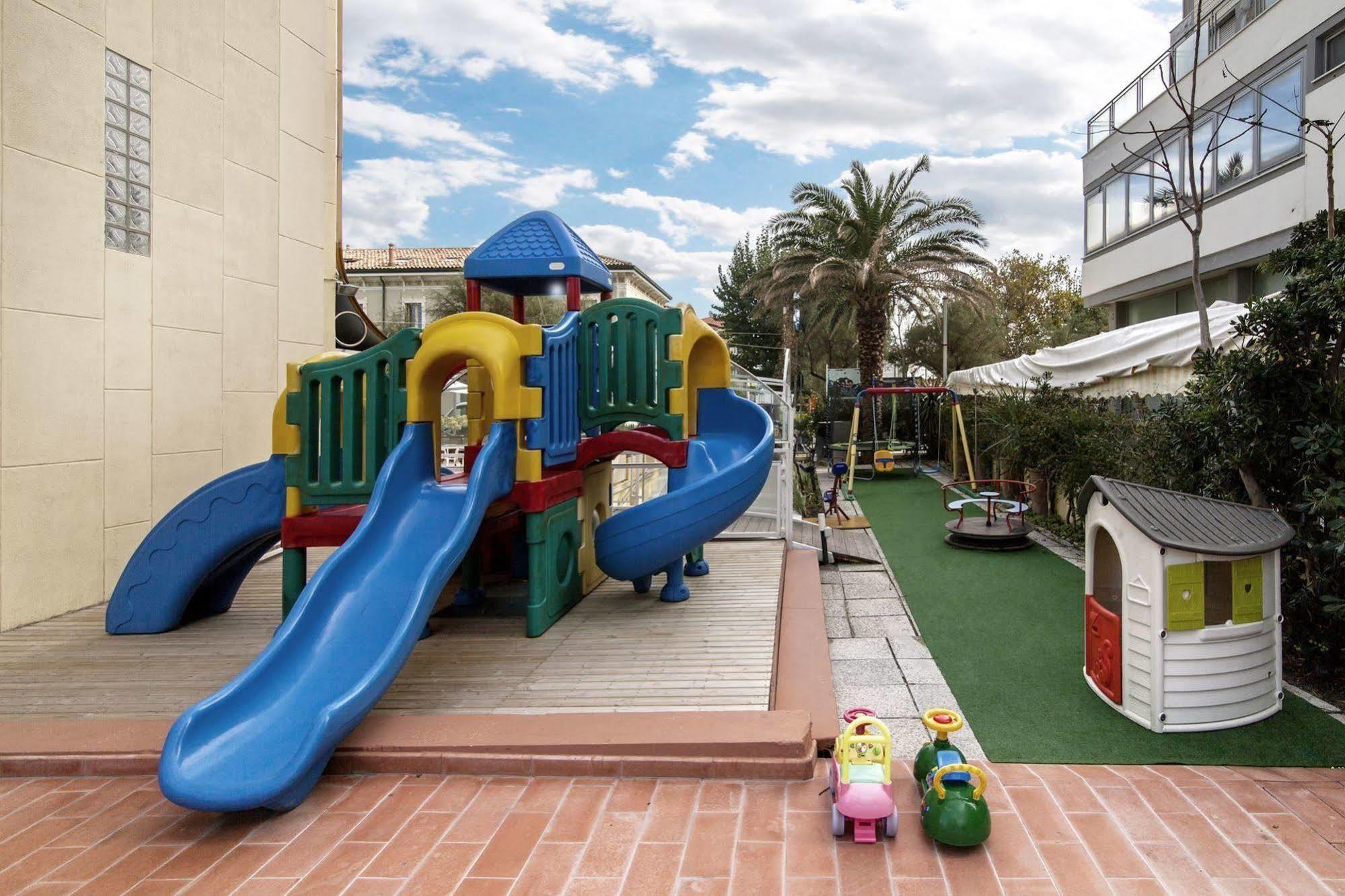 Hotel Perticari Pesaro Esterno foto